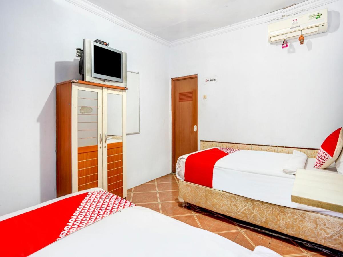 Oyo 3710 Izzi Hotel Lamongan Luaran gambar