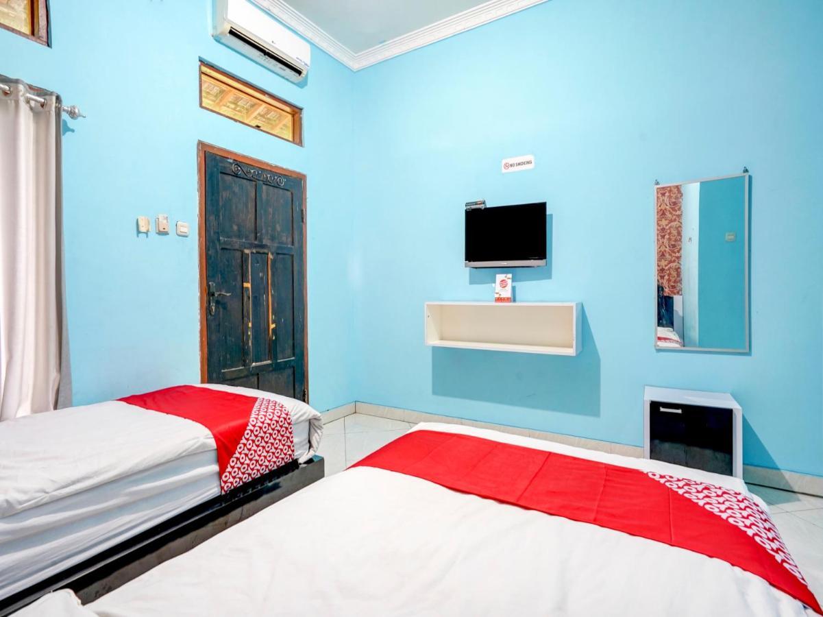 Oyo 3710 Izzi Hotel Lamongan Luaran gambar