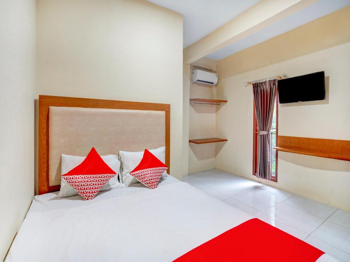 Oyo 3710 Izzi Hotel Lamongan Luaran gambar