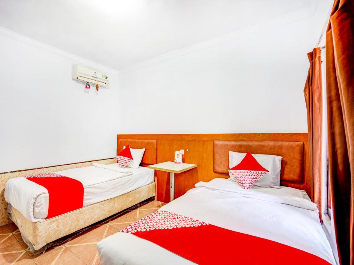 Oyo 3710 Izzi Hotel Lamongan Luaran gambar